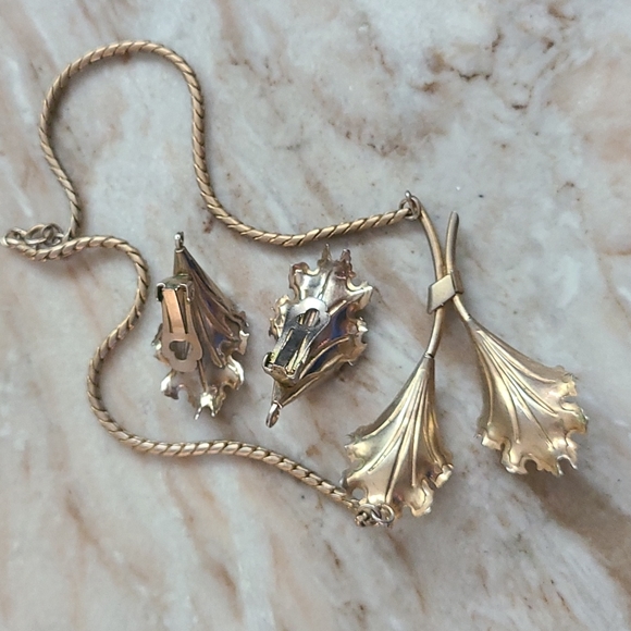 Vintage 1940s Floral Necklace & Earring Set - Picture 7 of 9